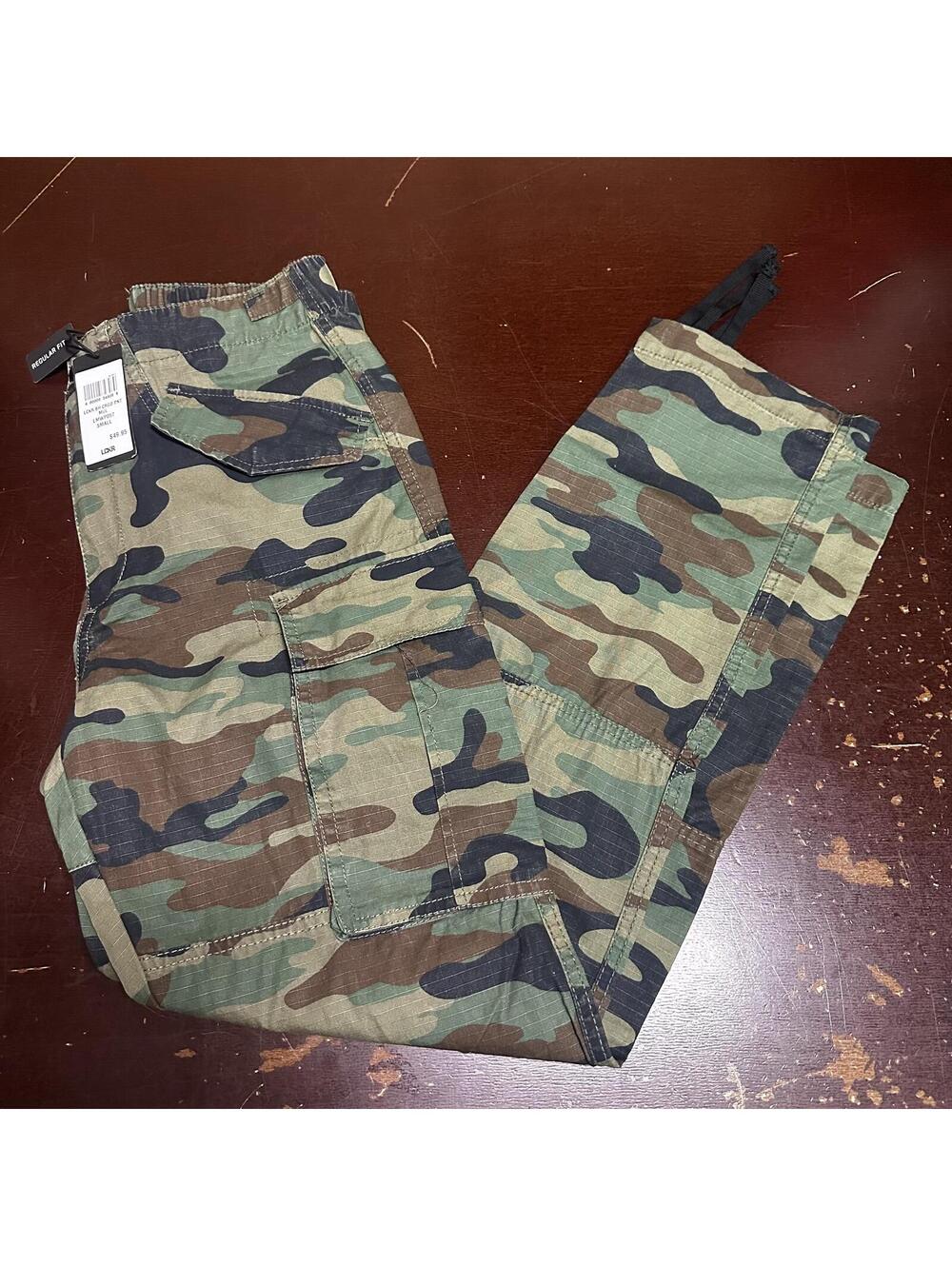 Men’s camo camouflage  FootLocker brand  Cargo utility pants, size small